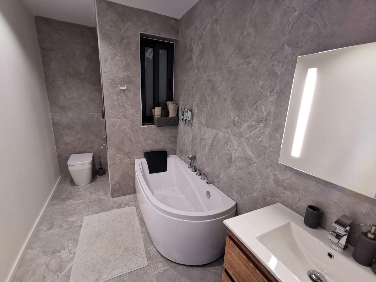 Duplex Maisonette With Heated P-Pool And Jacuzzi Saint Julian's Exterior photo